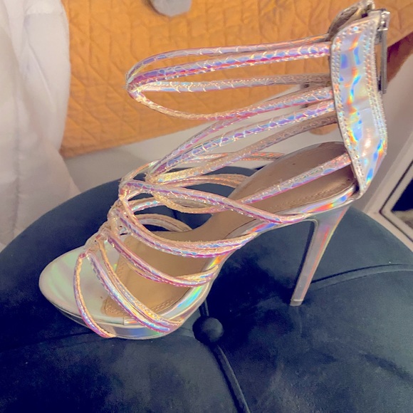 bebe Shoes - Vintage circa 2010 bebe irredentist opal shimmer new size 7 heels